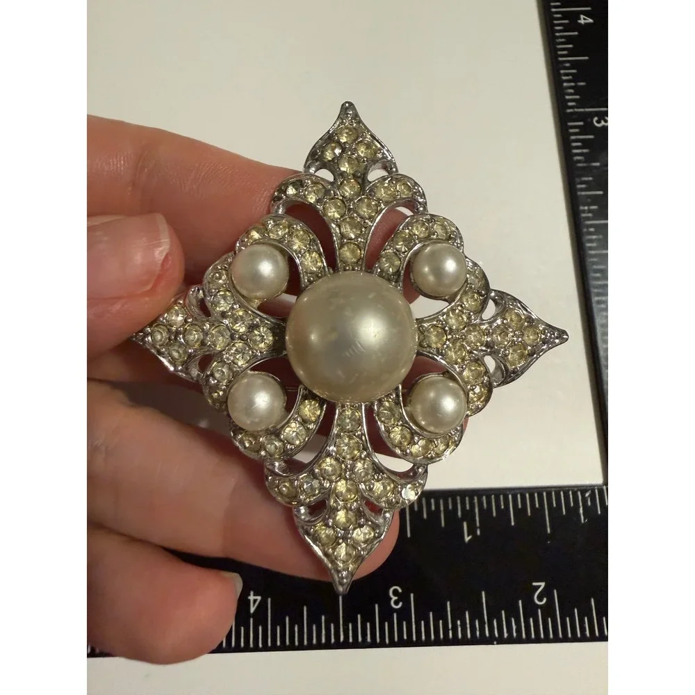 Vintage Napier Silver Tone Faux Pearl Rhinestone Openwork Diamond Brooch Pin